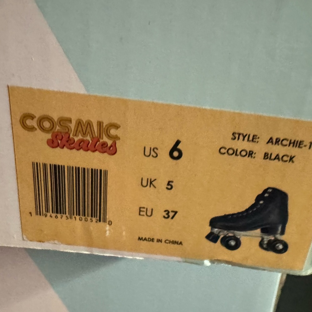 New Cosmic skates Black Roller Skates size 6 women’s - Picture 2 of 6
